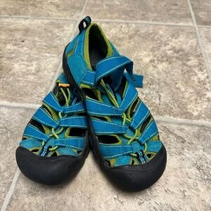 Keens Kids Blue and Green Newport adventure Sandals. Sz 4. Unisex design